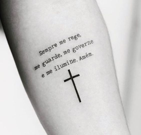 tatuagem feminina de fé