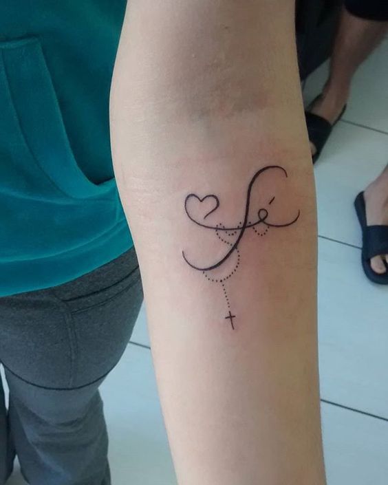 tatuagem escrita fé 