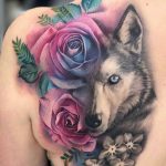tatuagem de lobo femenina