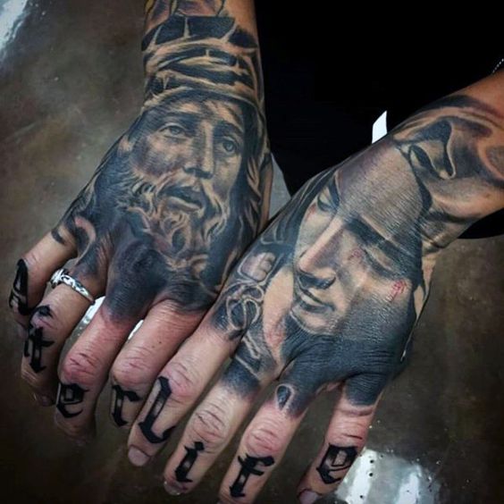 tatuagem-na-mão-masculina-22